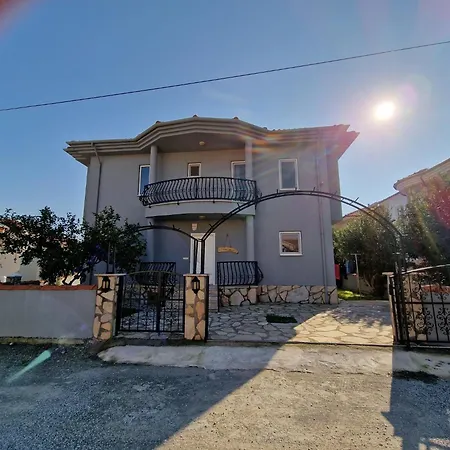 Villa Manevi